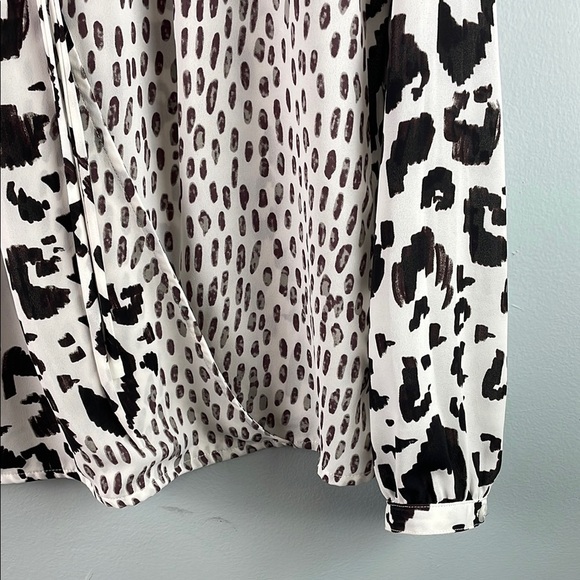 Cabi Animal Print Faux Wrap Long Sleeve Blouse Size S - Picture 2 of 8